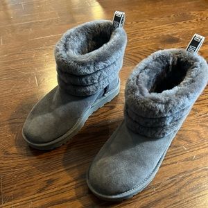 Women’s UGG Fluff Mini Quilted Boot
UGG size 7